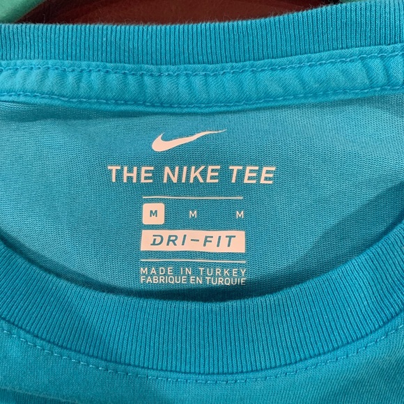 Nike tshirt, unisex size med, turquoise with swoosh - Picture 3 of 3